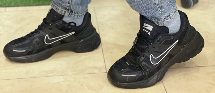 خرید کتونی نایک v2k